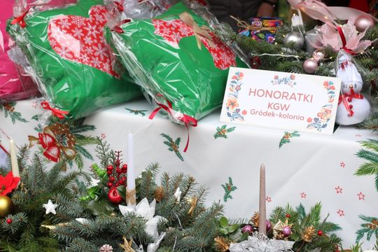 Świąteczny Kiermasz przed Starostwem Powiatowym w Tomaszowie Lubelskim [ZDJĘCIA]