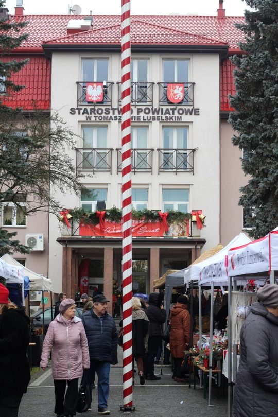Świąteczny Kiermasz przed Starostwem Powiatowym w Tomaszowie Lubelskim [ZDJĘCIA]