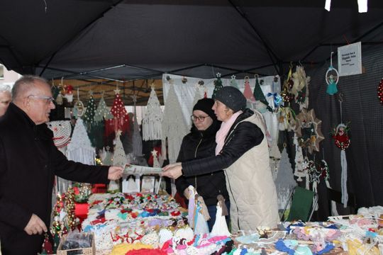 Świąteczny Kiermasz przed Starostwem Powiatowym w Tomaszowie Lubelskim [ZDJĘCIA]