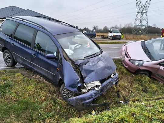 Bortatycze-Kolonia: Zderzenie hondy z seatem. 3 osoby trafiły do szpitala [ZDJĘCIA]