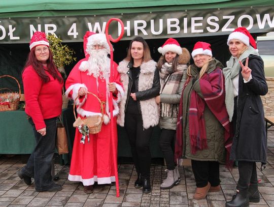 Hrubieszów w świątecznym klimacie. Kiermasz przy HDK przyciągnął tłumy [ZDJĘCIA]