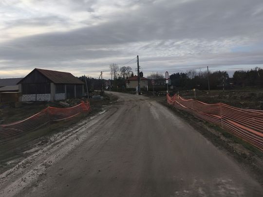 Bełżec/Lubycza Królewska: Ludzie skarżą się na błoto na budowie S17. To niebezpieczeństwo [ZDJĘCIA]