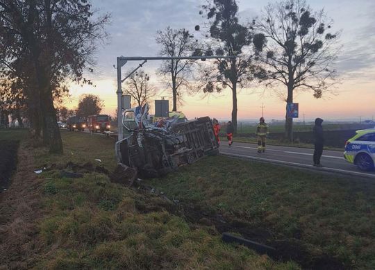 Hrubieszów: Bmw zajechało drogę karetce na sygnale. Ranny został pacjent i ratownik [ZDJĘCIA]