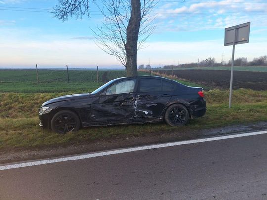 Hrubieszów: Bmw zajechało drogę karetce na sygnale. Ranny został pacjent i ratownik [ZDJĘCIA]