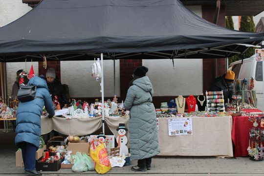 Kiermasz bożonarodzeniowy w Zwierzyńcu. Kto nie był niech żałuje [ZDJĘCIA]