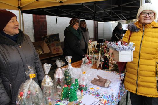 Kiermasz bożonarodzeniowy w Zwierzyńcu. Kto nie był niech żałuje [ZDJĘCIA]