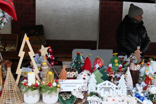 Kiermasz bożonarodzeniowy w Zwierzyńcu. Kto nie był niech żałuje [ZDJĘCIA]
