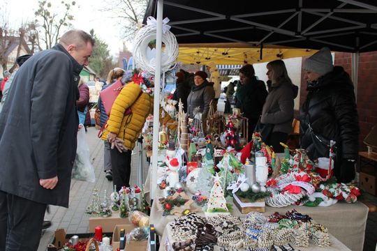 Kiermasz bożonarodzeniowy w Zwierzyńcu. Kto nie był niech żałuje [ZDJĘCIA]