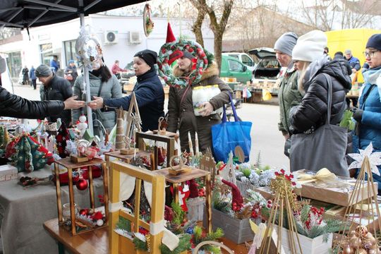Kiermasz bożonarodzeniowy w Zwierzyńcu. Kto nie był niech żałuje [ZDJĘCIA]