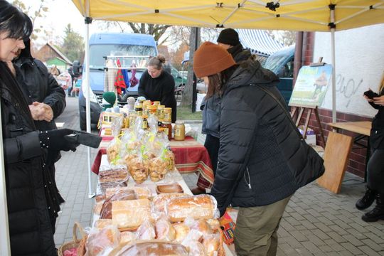 Kiermasz bożonarodzeniowy w Zwierzyńcu. Kto nie był niech żałuje [ZDJĘCIA]