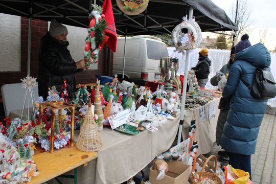Kiermasz bożonarodzeniowy w Zwierzyńcu. Kto nie był niech żałuje [ZDJĘCIA]