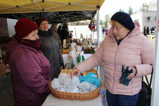 Kiermasz bożonarodzeniowy w Zwierzyńcu. Kto nie był niech żałuje [ZDJĘCIA]