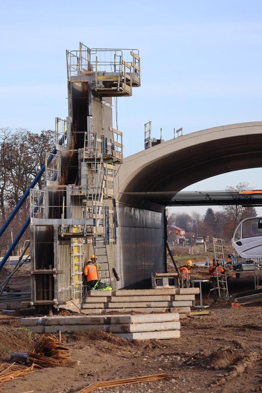 Budowa S17 koło Zamościa nabiera tempa. Sprawdziliśmy postępy prac [ZDJĘCIA]