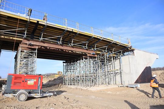 Budowa S17 koło Zamościa nabiera tempa. Sprawdziliśmy postępy prac [ZDJĘCIA]