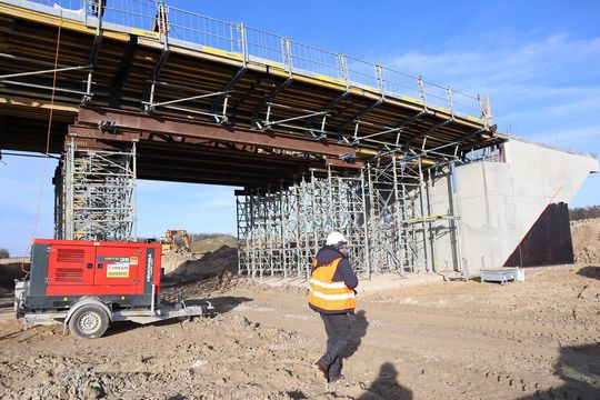 Budowa S17 koło Zamościa nabiera tempa. Sprawdziliśmy postępy prac [ZDJĘCIA]