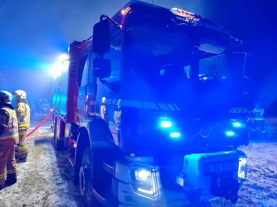 Pożar w gminie Zwierzyniec. Palił się budynek gospodarczy [ZDJĘCIA]