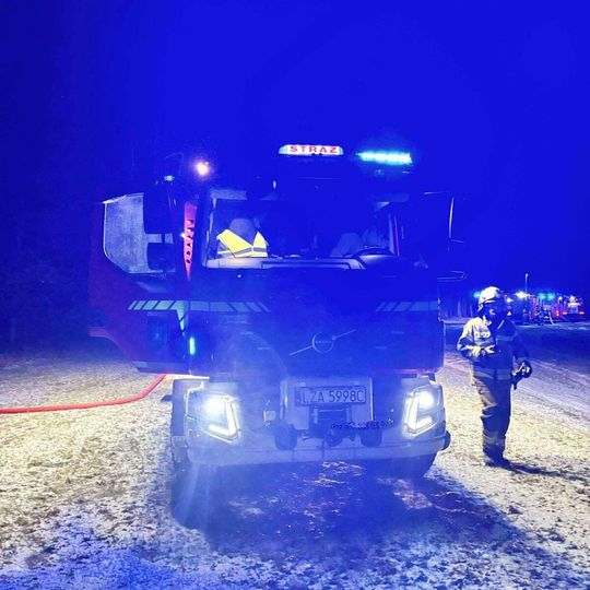 Pożar w gminie Zwierzyniec. Palił się budynek gospodarczy [ZDJĘCIA]