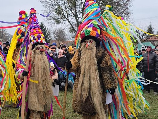 Sławatycze. Brodacze pożegnali stary rok. To był barwny korowód tradycji [ZDJĘCIA]