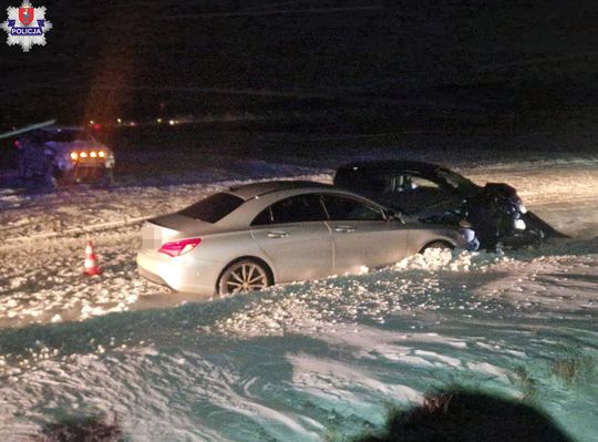 Czołówka dwóch osobówek w Białowoli [ZDJĘCIA]