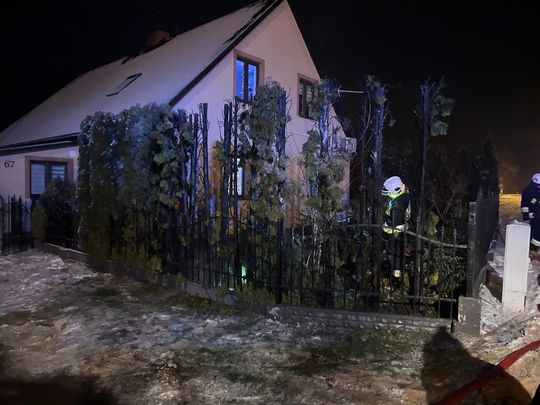 Mokrelipie: Od fajerwerków zapaliły się tuje przy domu!  [ZDJĘCIA]