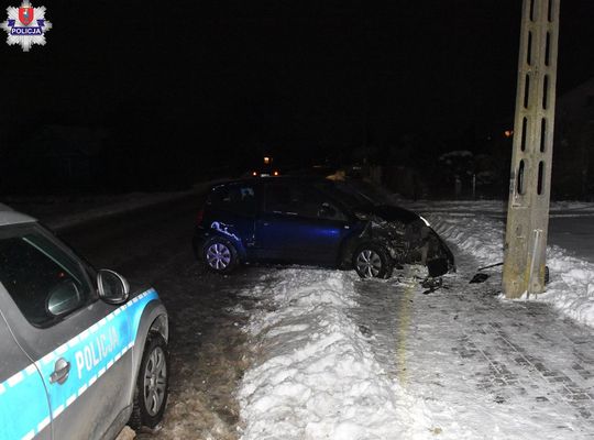 Stary Zamość: 20-latka z gm. Werbkowice wjechała w słup energetyczny Stary Zamość: 20-latka z gm. Werbkowice wjechała w słup energetyczny