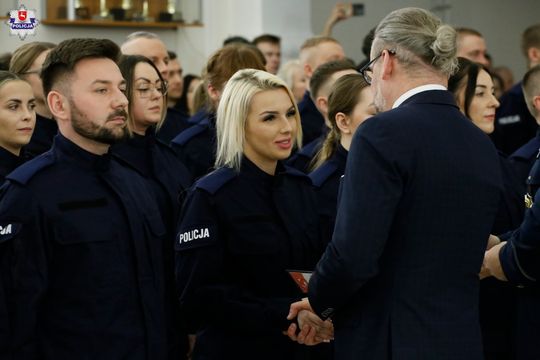 109 nowych policjantów. Będą pracować m.in. w Zamościu, Tomaszowie i Hrubieszowie [ZDJĘCIA]