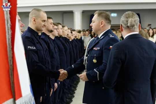109 nowych policjantów. Będą pracować m.in. w Zamościu, Tomaszowie i Hrubieszowie [ZDJĘCIA]