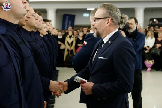 109 nowych policjantów. Będą pracować m.in. w Zamościu, Tomaszowie i Hrubieszowie [ZDJĘCIA]