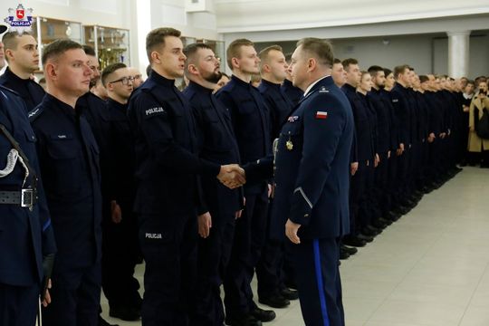 109 nowych policjantów. Będą pracować m.in. w Zamościu, Tomaszowie i Hrubieszowie [ZDJĘCIA]