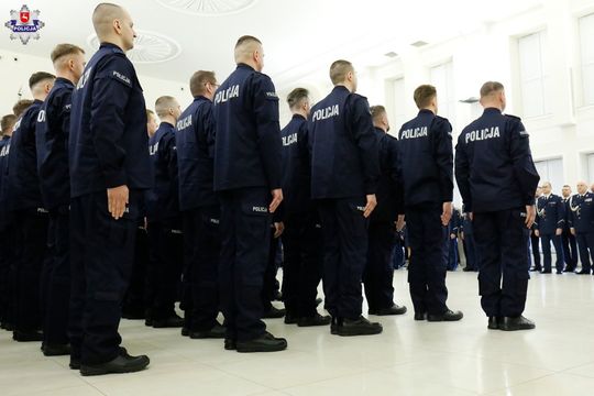 109 nowych policjantów. Będą pracować m.in. w Zamościu, Tomaszowie i Hrubieszowie [ZDJĘCIA]