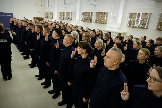 109 nowych policjantów. Będą pracować m.in. w Zamościu, Tomaszowie i Hrubieszowie [ZDJĘCIA]