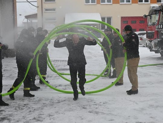 Strażacy z Hrubieszowa pożegnali dwóch kolegów. Wody im nie żałowali [ZDJĘCIA]