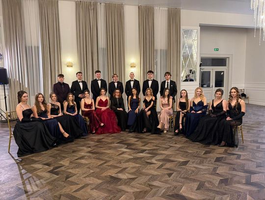 Zamość: Studniówka I Społecznego LO. Maturzyści nie zapomną tego balu [ZDJĘCIA]