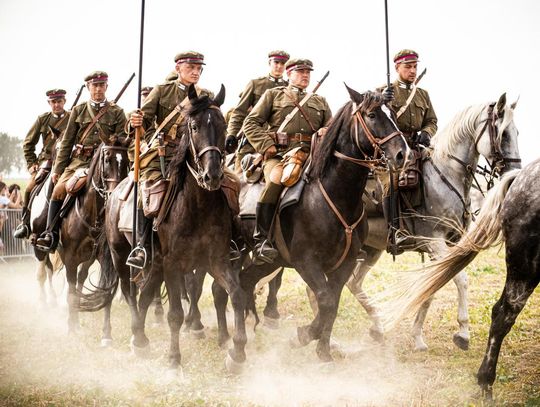 Rekonstrukcja Bitwy pod Komarowem 2025. To było niesamowite widowisko [ZDJĘCIA]