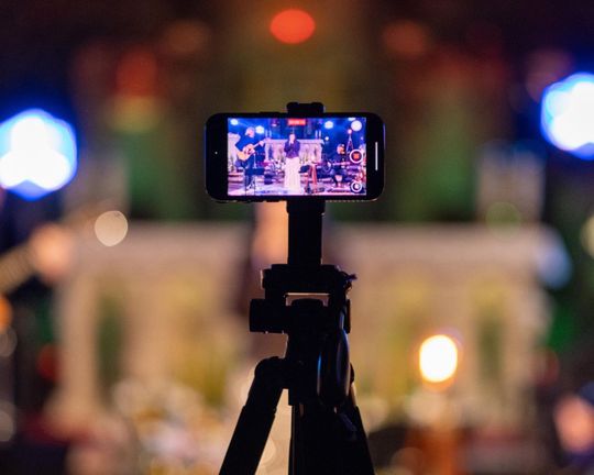 Tomaszów Lubelski: Wojtek Cugowski z żoną śpiewali kolędy w kościele [ZDJĘCIA]