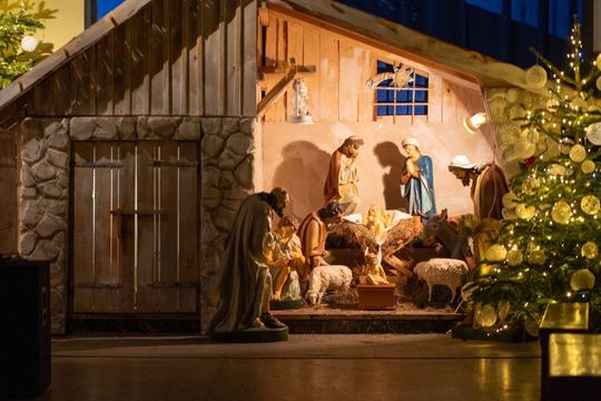 Tomaszów Lubelski: Wojtek Cugowski z żoną śpiewali kolędy w kościele [ZDJĘCIA]