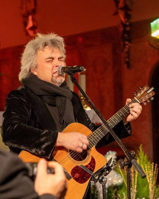 Tomaszów Lubelski: Wojtek Cugowski z żoną śpiewali kolędy w kościele [ZDJĘCIA]