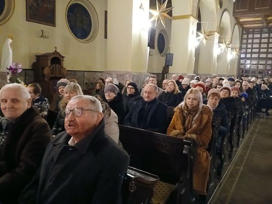 Tomaszów Lubelski: Wojtek Cugowski z żoną śpiewali kolędy w kościele [ZDJĘCIA]
