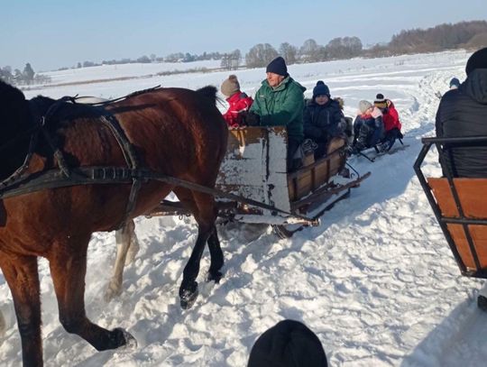 Zadębce: To był prawdziwy kulig! Uczniowie podstawówek mieli frajdę [ZDJĘCIA]