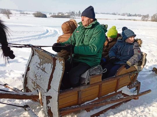 Zadębce: To był prawdziwy kulig! Uczniowie podstawówek mieli frajdę [ZDJĘCIA]