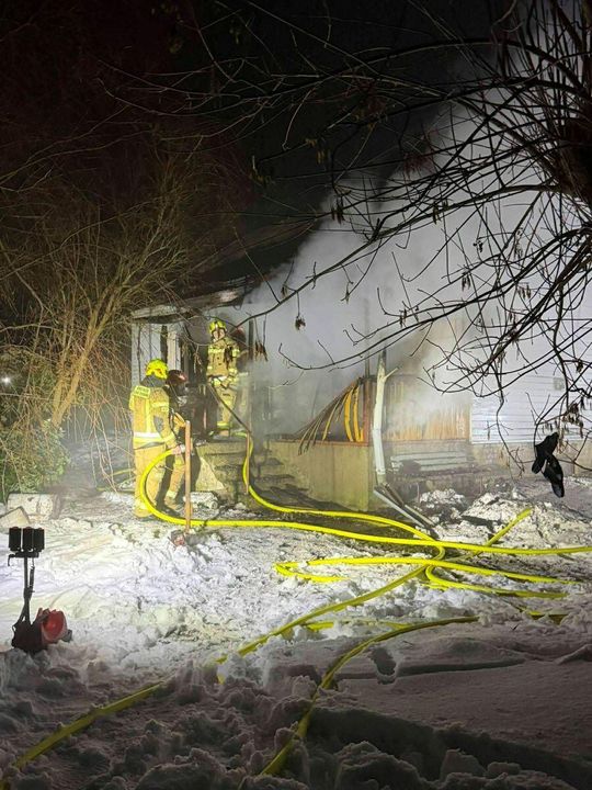 Oszczów: Dom spłonął doszczętnie, 64-latek trafił do szpitala [ZDJĘCIA]