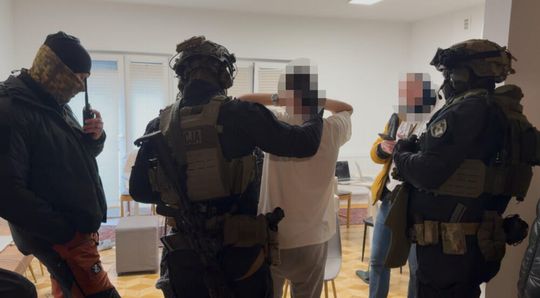 „Call center” było wabikiem, handlowali ludźmi i narkotyki [ZDJĘCIA]