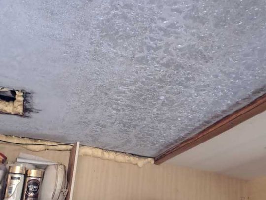 Pow. hrubieszowski: Troje uratowanych przed zamarznięciem. Na suficie przyczepy był lód [ZDJĘCIA]