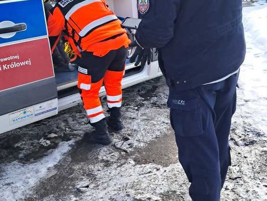 Pow. hrubieszowski: Troje uratowanych przed zamarznięciem. Na suficie przyczepy był lód [ZDJĘCIA]