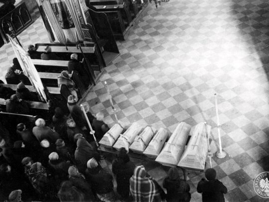 Zdjęcia z pogrzebu Dzieci Zamojszczyzny