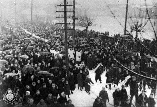 Zdjęcia z pogrzebu Dzieci Zamojszczyzny