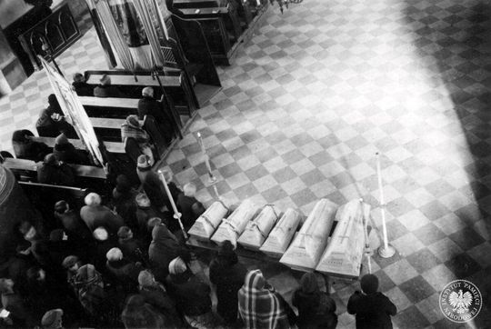 Zdjęcia z pogrzebu Dzieci Zamojszczyzny