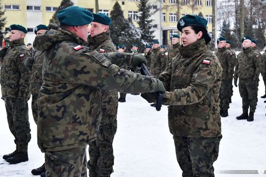 Zamość: Ochotnicy Dobrowolnej Zasadniczej Służby Wojskowej odebrali broń [ZDJĘCIA]