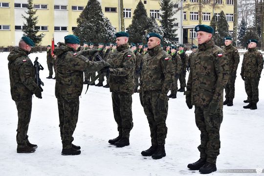 Zamość: Ochotnicy Dobrowolnej Zasadniczej Służby Wojskowej odebrali broń [ZDJĘCIA]