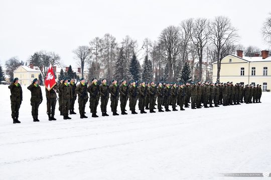 Zamość: Ochotnicy Dobrowolnej Zasadniczej Służby Wojskowej odebrali broń [ZDJĘCIA]